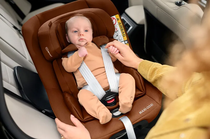 Zahvaljujući rotaciji od 360 stepeni, ovaj model će vam omogućiti novi nivo udobnosti I sigurnosti. Brzo i lako postavljanje deteta u automobil, bez napornog savijanja i okretanja.