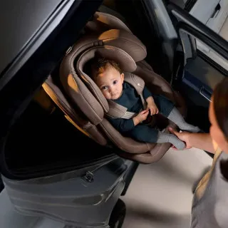 MAXI COSI AUTO SEDISTE I-SIZE (40-150CM) EMERALD 360 PRO AUTENTIC TRUFFLE