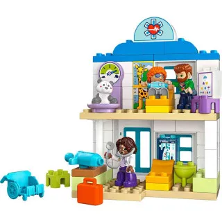 LEGO DUPLO TOWN FIRST TIME  VISIT WITH THE DOCTOR 