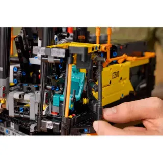 LEGO VOLVO EC500 HYBRID EXCAVATOR TECHNIC 42215 VOLVO EC500 HYBRID EXCAVATOR