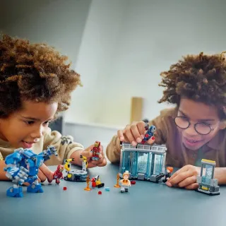 LEGO Iron Man's Laboratory: Hall..